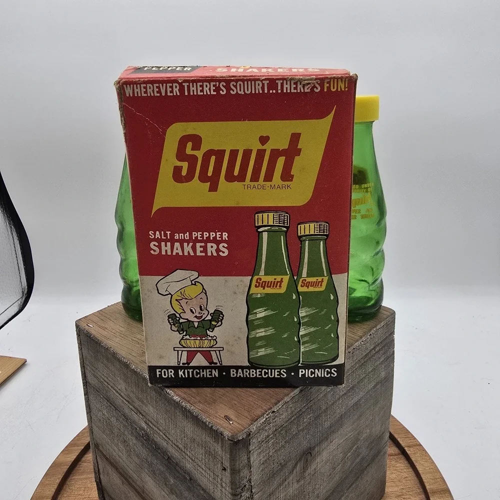 Vintage Squirt Soda Pop Glass Bottle Salt and Pepper Shakers Green With Box #2